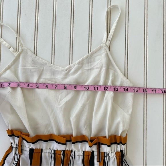 Feathers Shorts jumpsuit romper Size Small - Picture 4 of 12